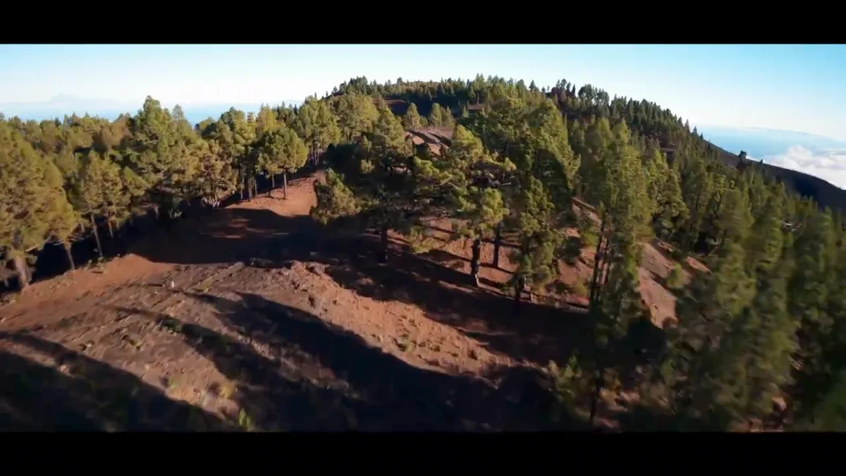 Fotograma del documental de la Ruta de los Volcanes, dron e IA 1