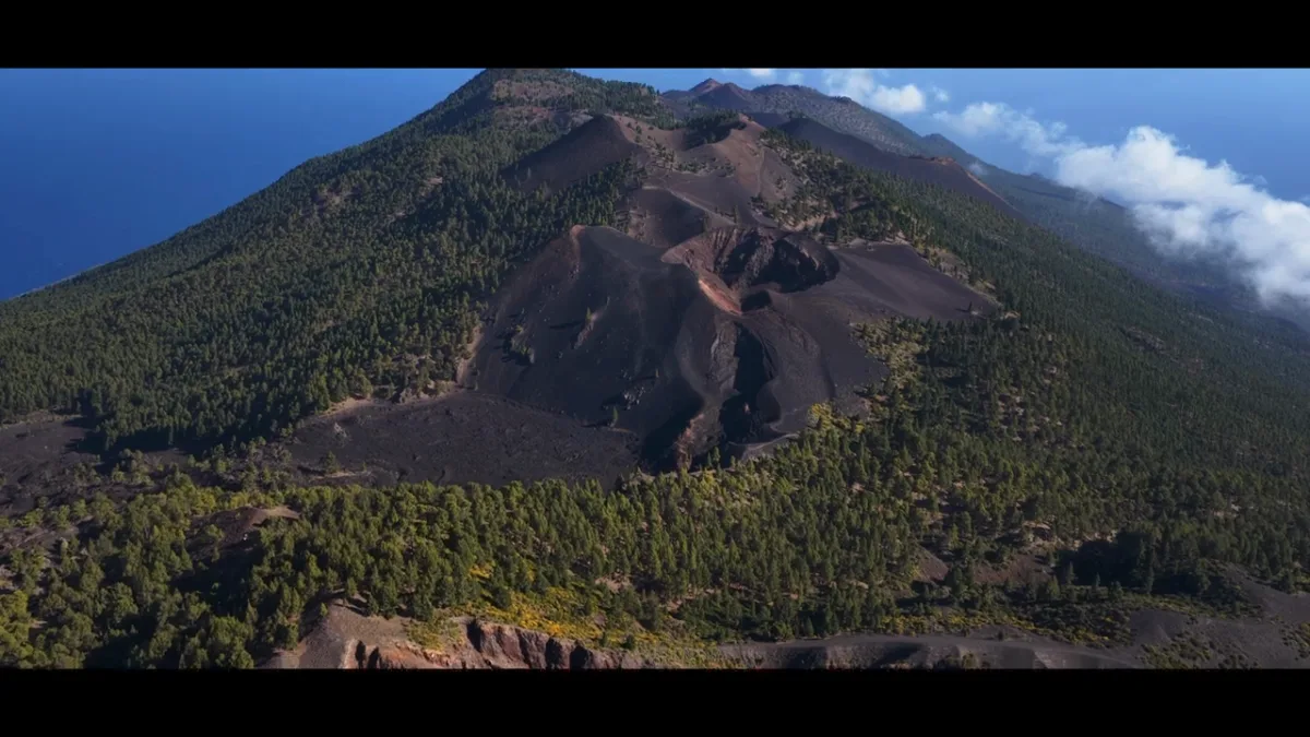 Fotograma del documental de la Ruta de los Volcanes, dron e IA 3