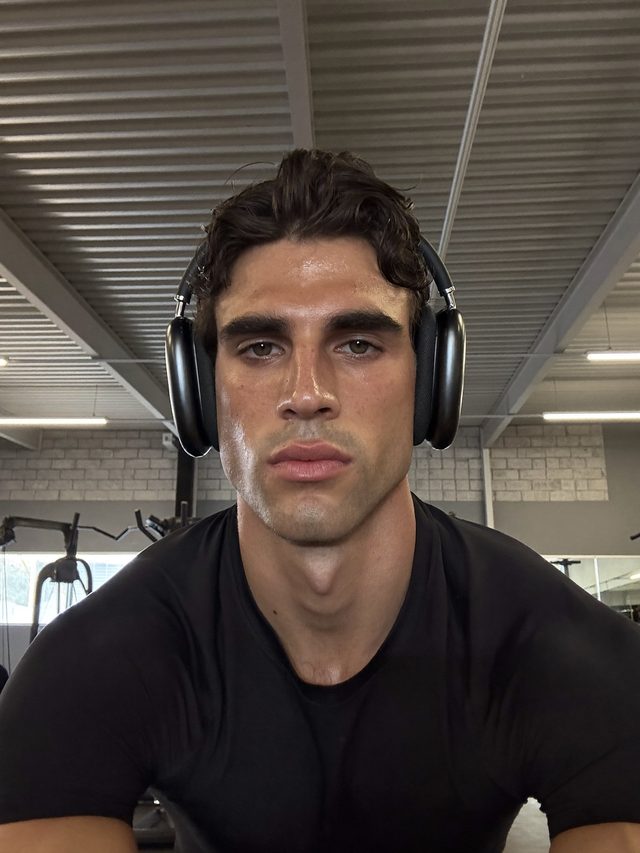 Retrato de gimnasio con luz de fluorescente