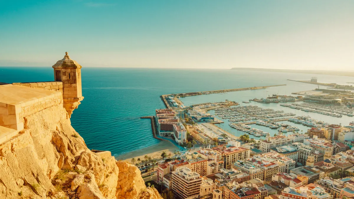 Skyline de Alicante al atardecer