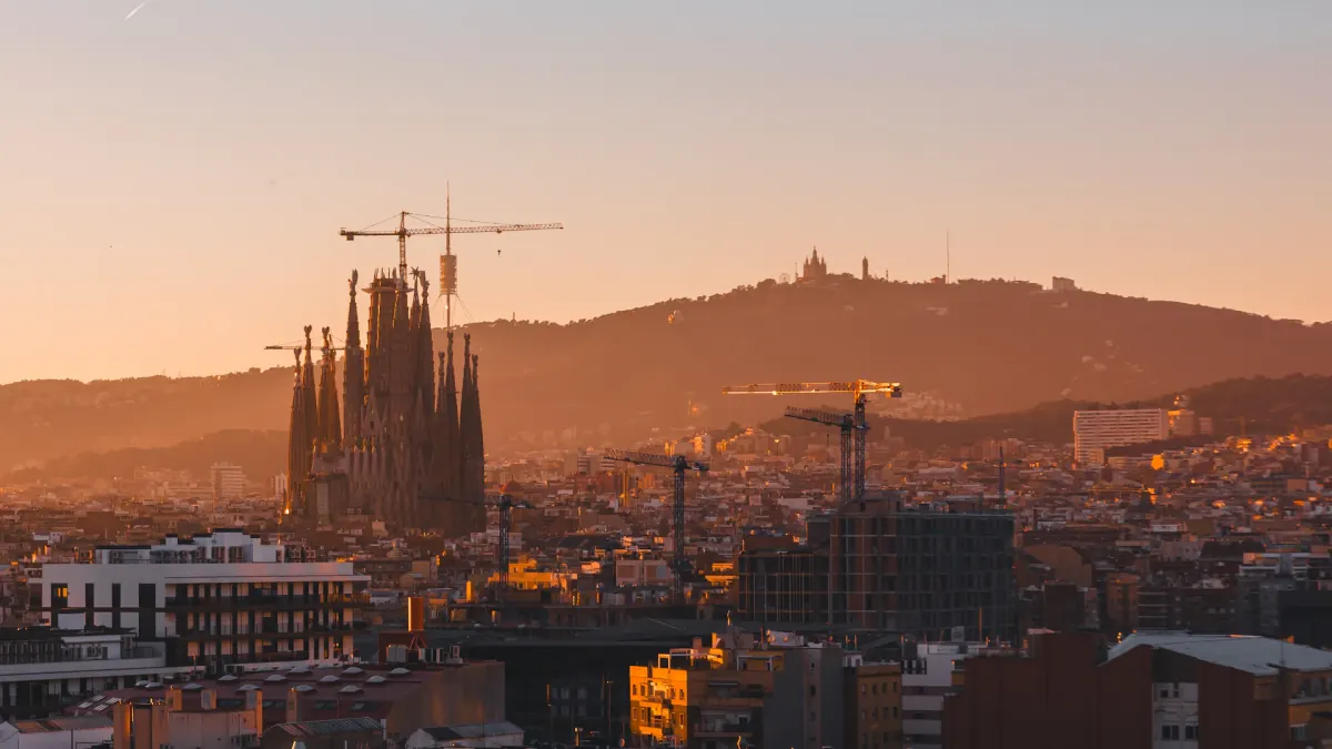 Skyline de Barcelona al atardecer