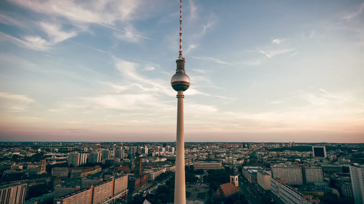 Skyline von Berlin bei Sonnenuntergang
