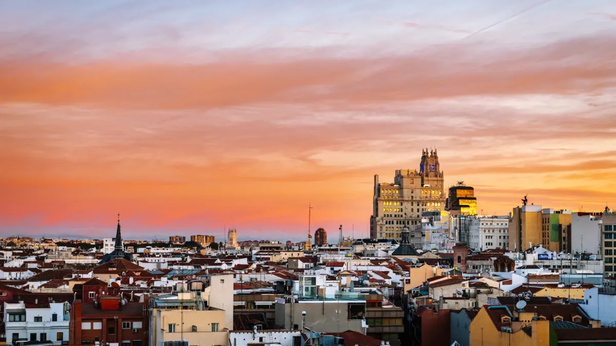 Skyline de Madrid al atardecer