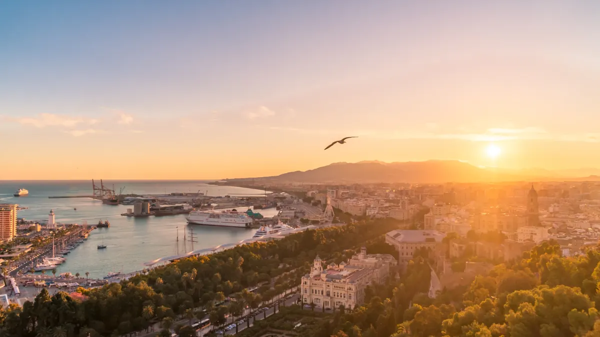 Skyline de Málaga al atardecer