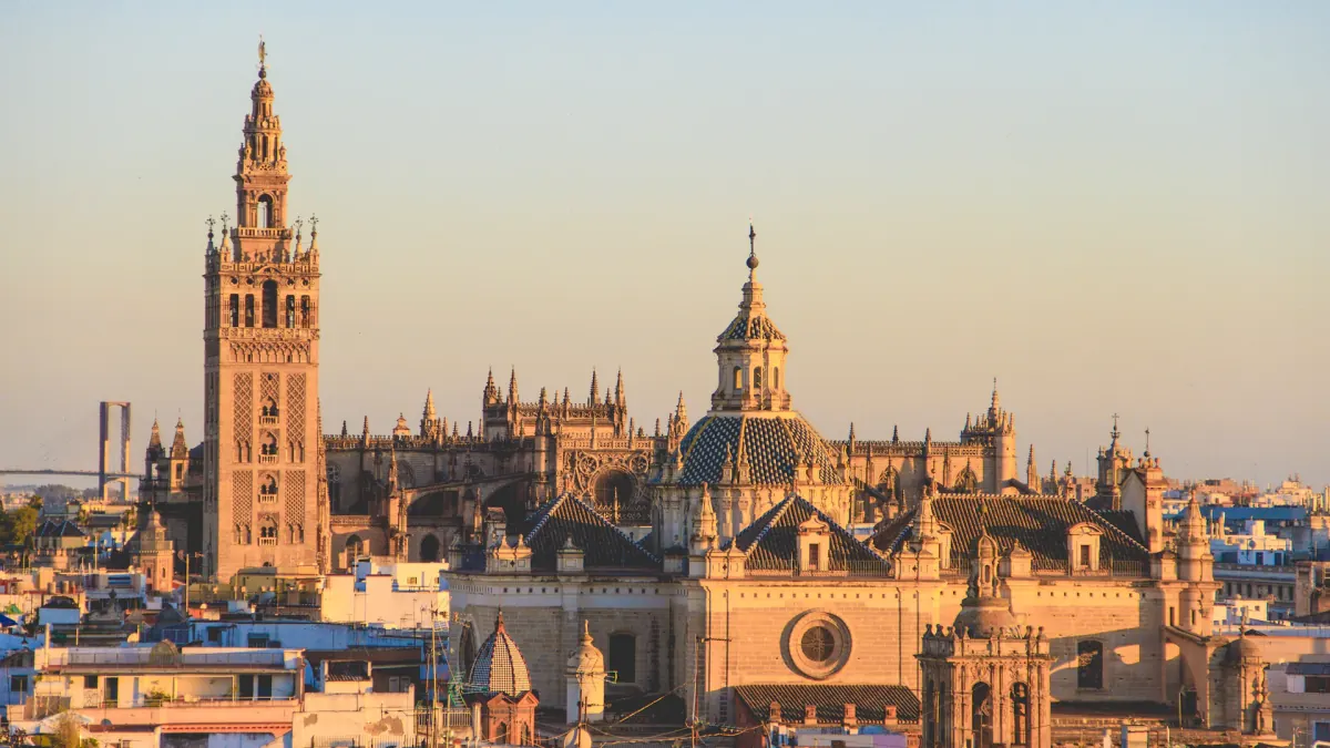 Skyline de Sevilla al atardecer